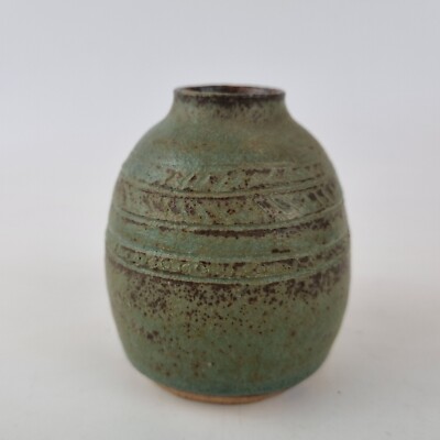 Unbekannte kleine Studiokeramik Vase mit ''JF'' Marke 8 cm hoch