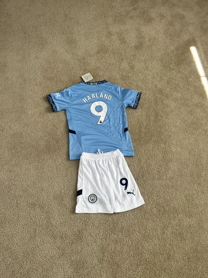 Camiseta Manchester City Haaland #9 Youth Kids média azul e branca com short. Novo com etiquetas - Imagem 4 de 4