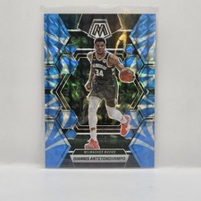 2022-23 Panini Mosaic #15 Giannis Antetokounmpo Reactive Blue Milwaukee Bucks 