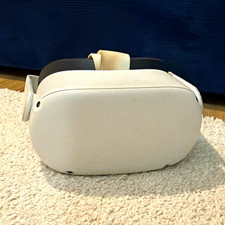 Meta Quest 2 Standalone VR Headset  White 90Hz USB-C Built-In Audio 128gb