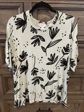 Lularoe Alli Basic T Retail $36 - Large