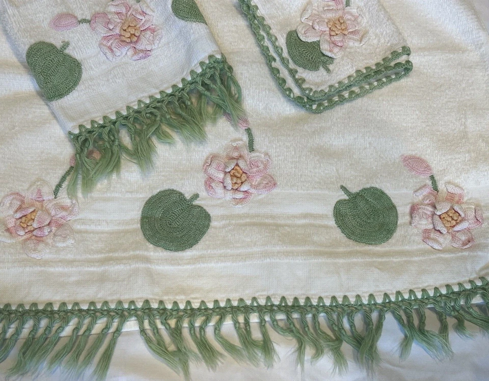 Vintage Bathroom Bath & Hand Towel w/ Washcloth Crochet Pink Flowers Green Trim - Image 4 of 4