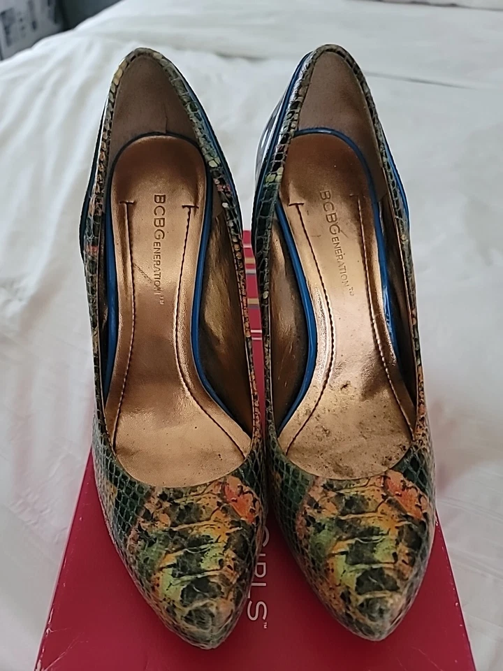 Zapatos de tacón alto para mujer talla 6B BCBG Manera piel de serpiente/patente de cuero 6  Foto 2 de 4