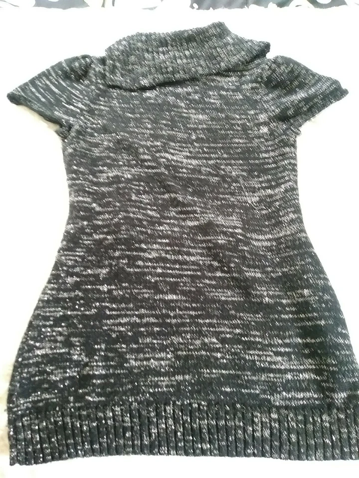 Suéter de manga corta negro y plateado descolorido Glory para niñas Foto 2 de 3