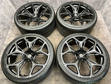 Cerchi neri forgiati 24" LAMBORGHINI URUS pneumatici vredestein sfalsati originali