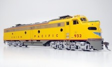 Rapido HO EMD E8A (DC/DCC/Sound): Union Pacif...