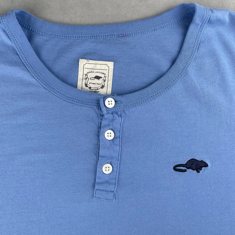 Camisa Marc Jacobs Para Hombres M Azul Manga Larga Henley Abotonada Algodón Suave Logo de Rata Foto 4 de 4