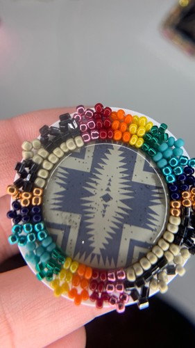 grey blue rainbow beaded Pendleton design cellphone pop up holder NEW - 第 1/3 張圖片