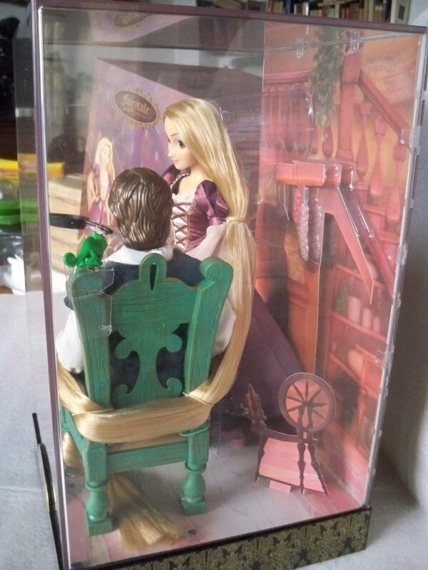 DISNEY DESIGNER DOLLS FAIRYTALE SERIES LIMITED EDITION 2017 RAPUNZEL AND FLYNN - Imagen 3 de 4