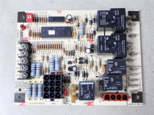 Honeywell 031-01933-000 Lennox 1012-83-9651B Furnace Control Circuit Board