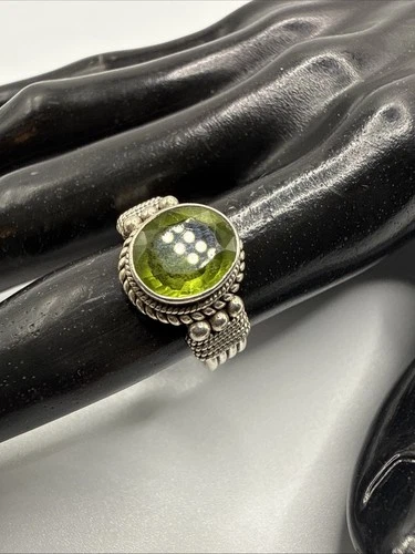 VTG Beautiful Ornate 925 Sterling Silver Peridot Ring. Size 5.75. Grams 5.4