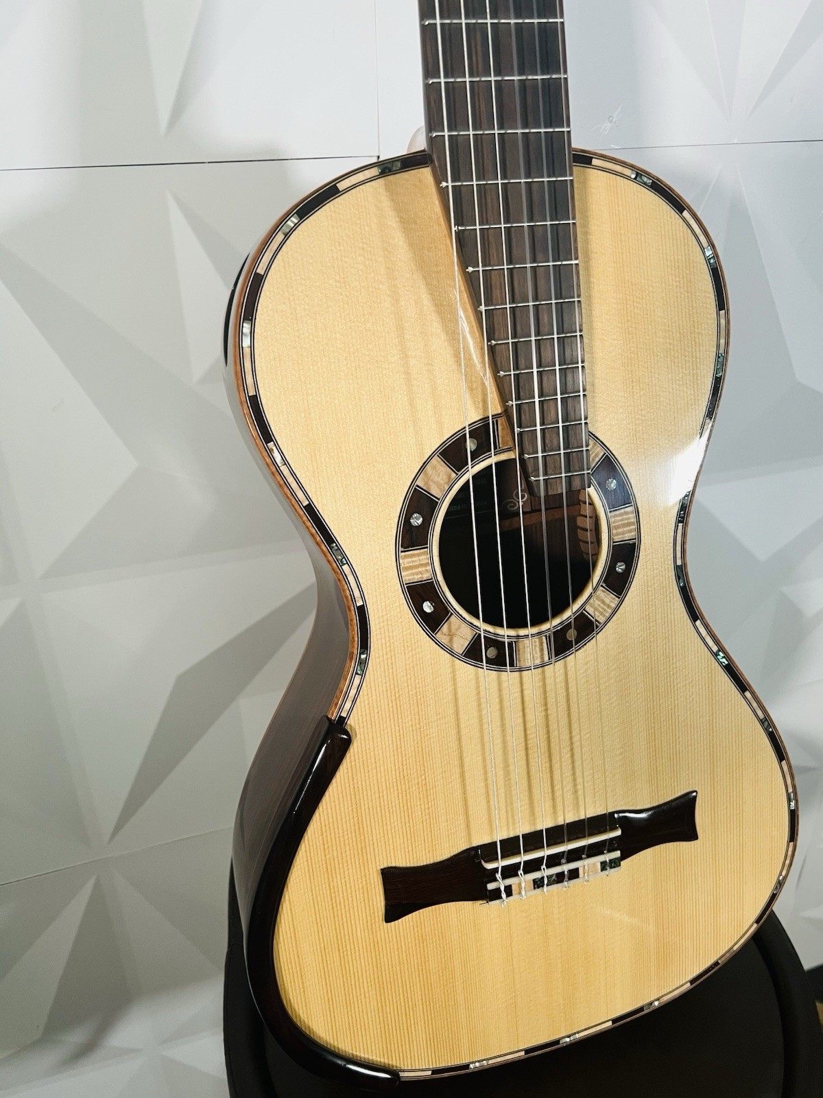 R Rodriguez  Romantic Classical guitar