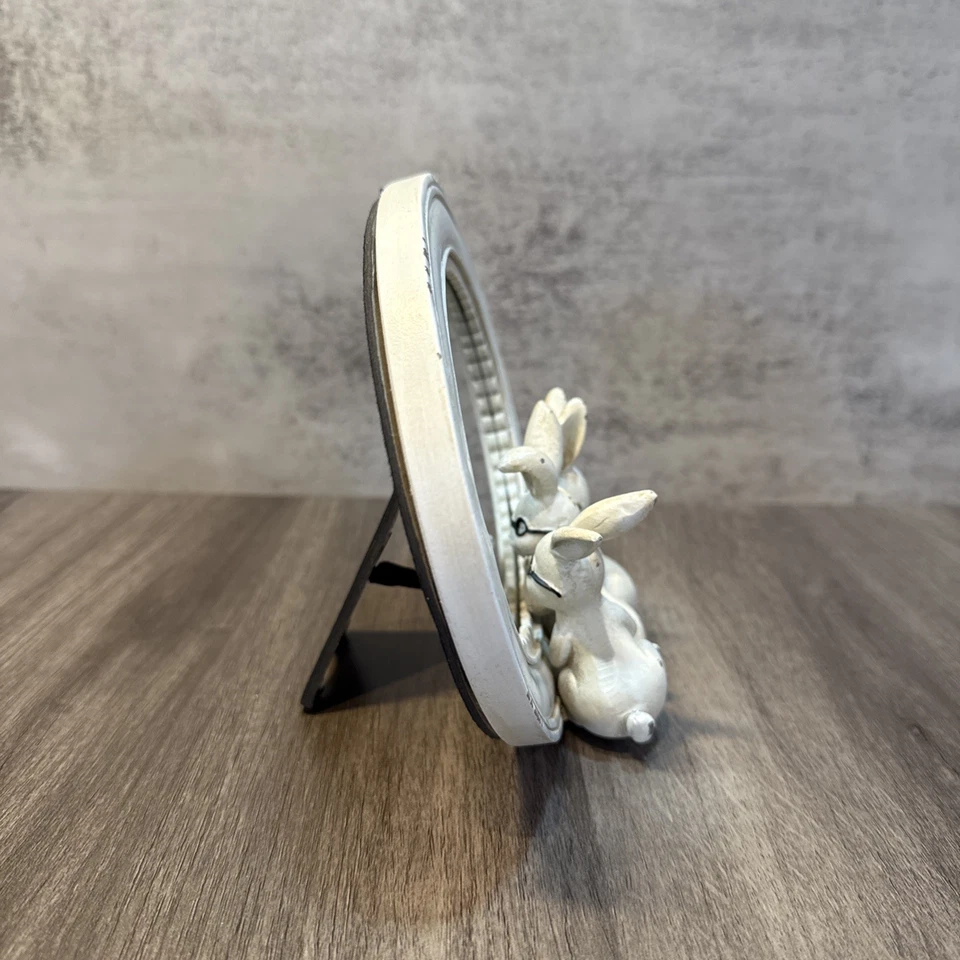 "Raz Imports conejos con gafas mirando en el espejo blanco envejecido ovalado 8"" x 5,5""" Foto 4 de 4