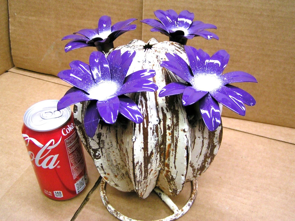 Металлический художественный садовый кактус скульптура, мусорное железо, состаренные белые фиолетовые цветы - Изображение 2 из 4