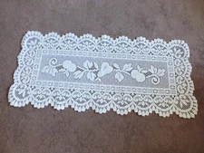 Collectible Beautiful Heritage Lace Doily Table Linen White 32 x 15" Fruit NICE