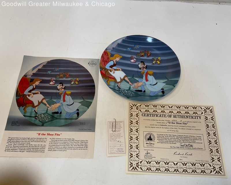 Vintage Knowles Disney Snow White & The Seven Dwarfs Collector Plate IOB