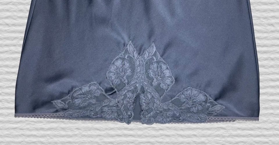 Wacoal Nylon Half Slip Womens SM 23" Black Knee Length Lace Trim Satin - Image 4 of 4