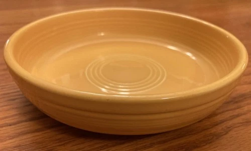 Vintage Fiestaware - 6" dessert bowl in original yellow - excellent (1936-1960)