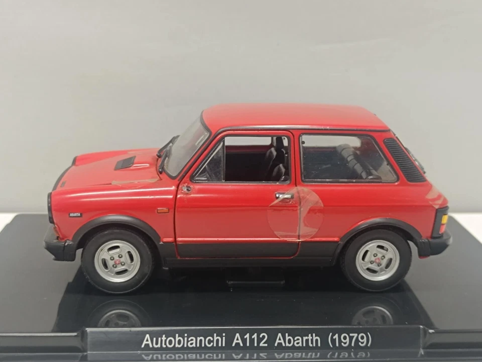 Autobianchi A112 Abarth 70hp 1979 Red Rosso - Leo Models Auto Vintage 1:24 Usato - Immagine 3 di 4