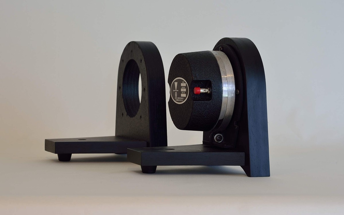 JBL Tweeter stand 075 077 2402 2405 pair only stand walnut JBL Tweeter stand 075 077 2402 2405 pair only stand walnut