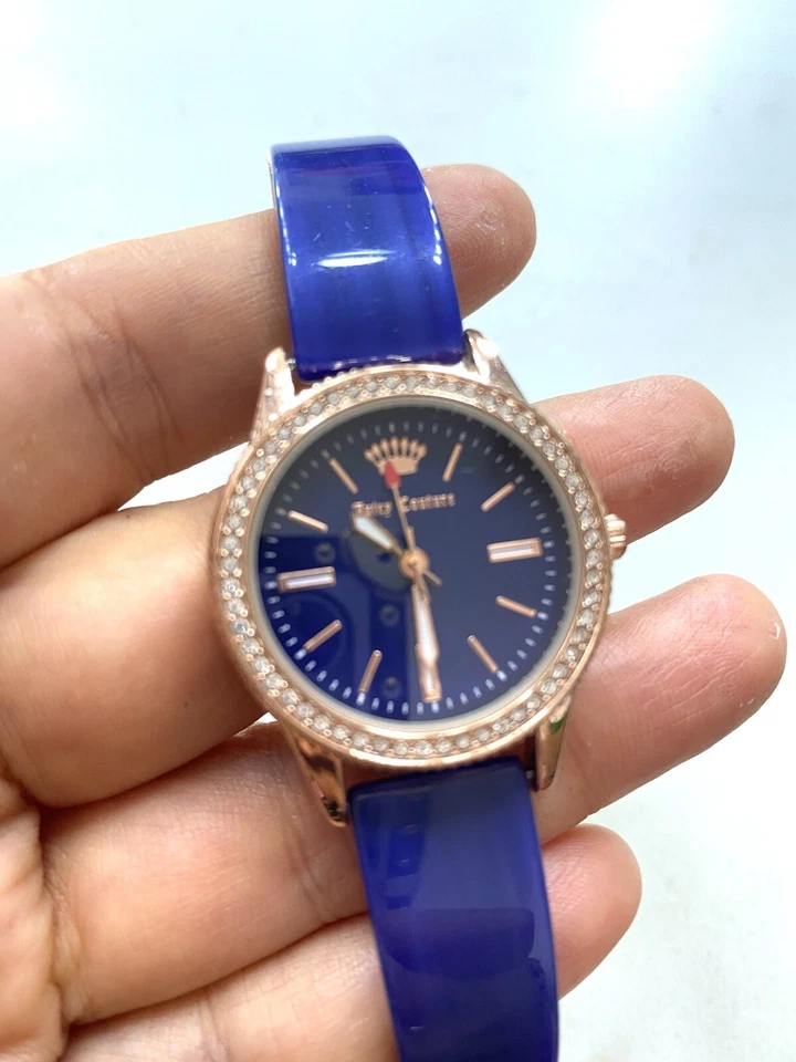 Estilo vintage, reloj con pedrería, jugosa alta costura Foto 2 de 4