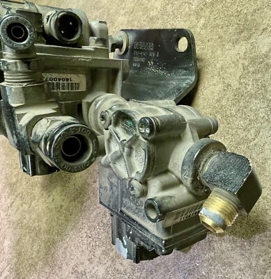 Paccar ABS Valve with Bracket G11-6167 20550AB