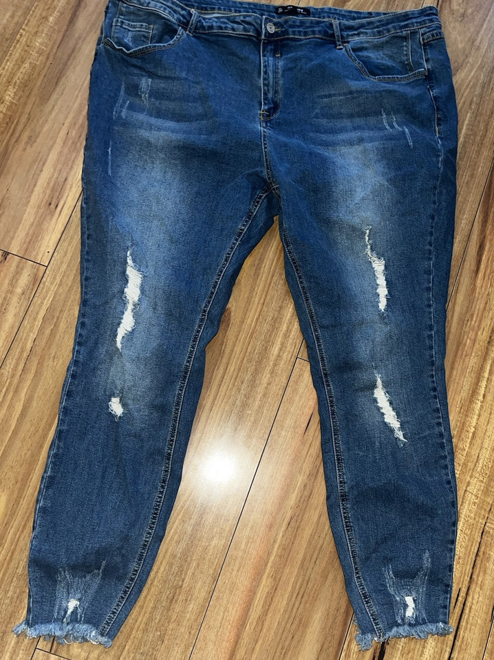 Missguided Mid-rise Stretch Destressed Skinny Cropped Jeans Size 24 with Raw Hem