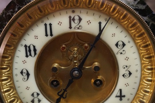 GRANDE OROLOGIO DA TAVOLO IN MARMO NERO DEL BELGIO COLONNE-MECCANISMO A CARICA - Picture 12 of 12