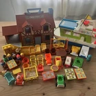 Vintage Fisher Price 45 Pc Little People 1980 Tudor House 952 Boat Cars Postman