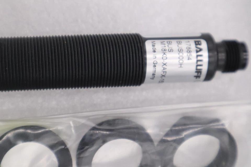 Balluff BUS000H Sensor Ultrasónico BUS M18K0-XAFX-150-S04K STOCK H416A Foto 2 de 3