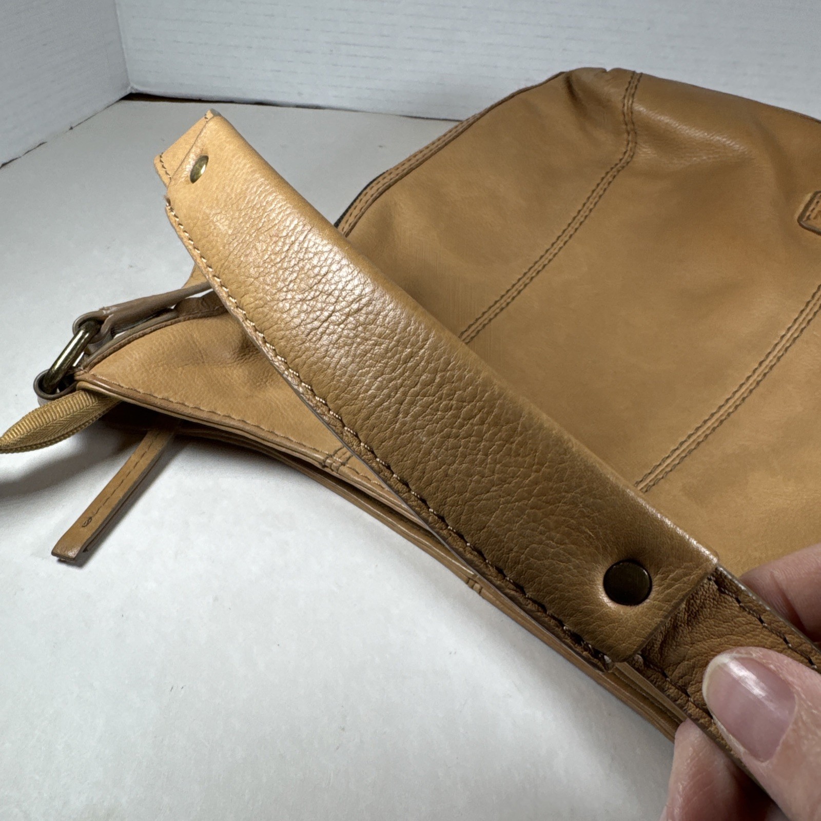 American Leather Co Austin Tan Leather Triple Pocket  Hobo Shoulder Handbag GUC