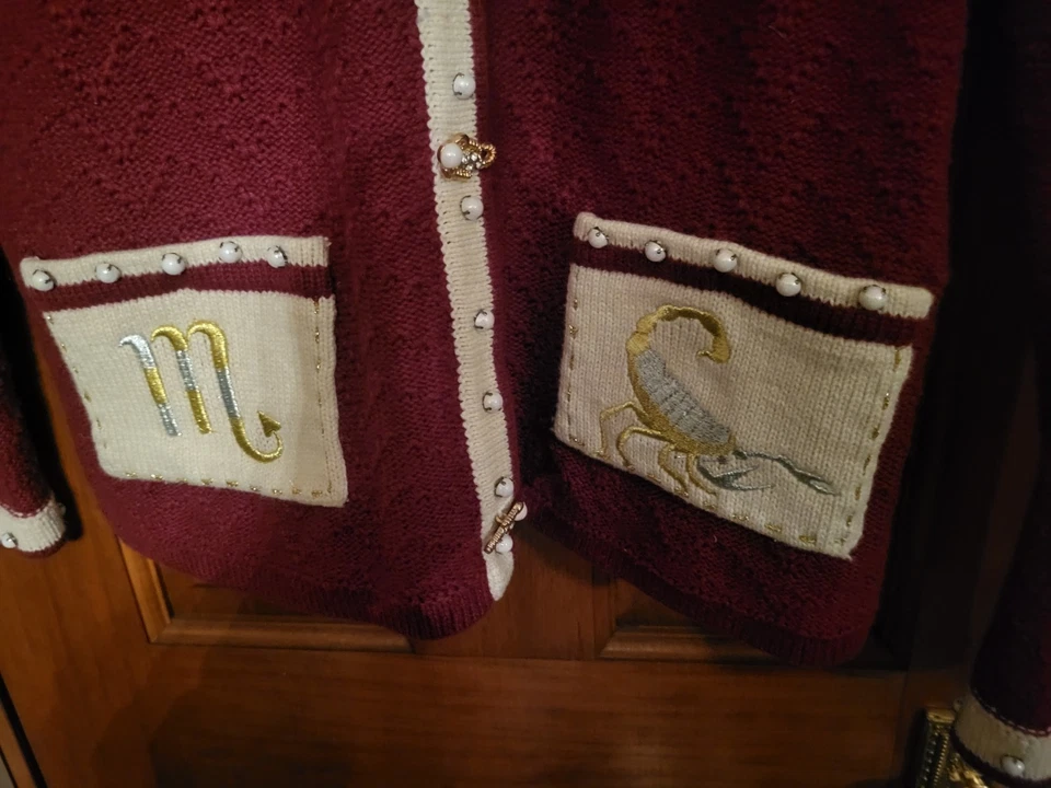 Suéter Escorpio Horóscopo Tejido Libro de Cuentos De Colección, Talla Pequeña Foto 3 de 4