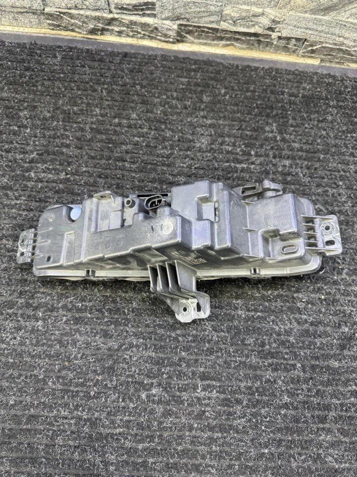 Jeep Grand Cherokee OEM Fog Light Lamp Passenger's Right 2021 - 2023 - Image 2 of 3