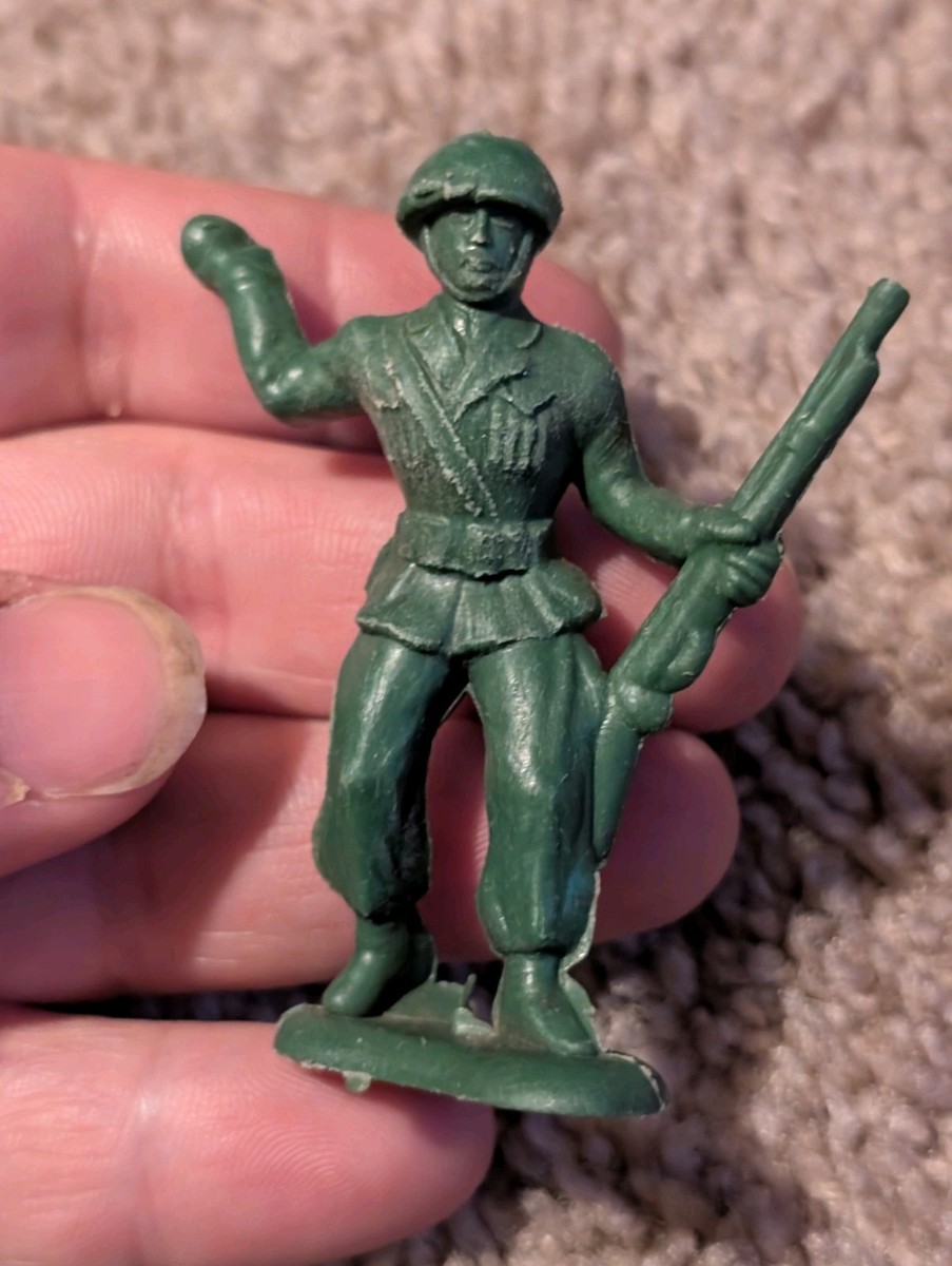Vintage 1960s Bergen Toy & Nov. Co. Made In The USA Green Army Men