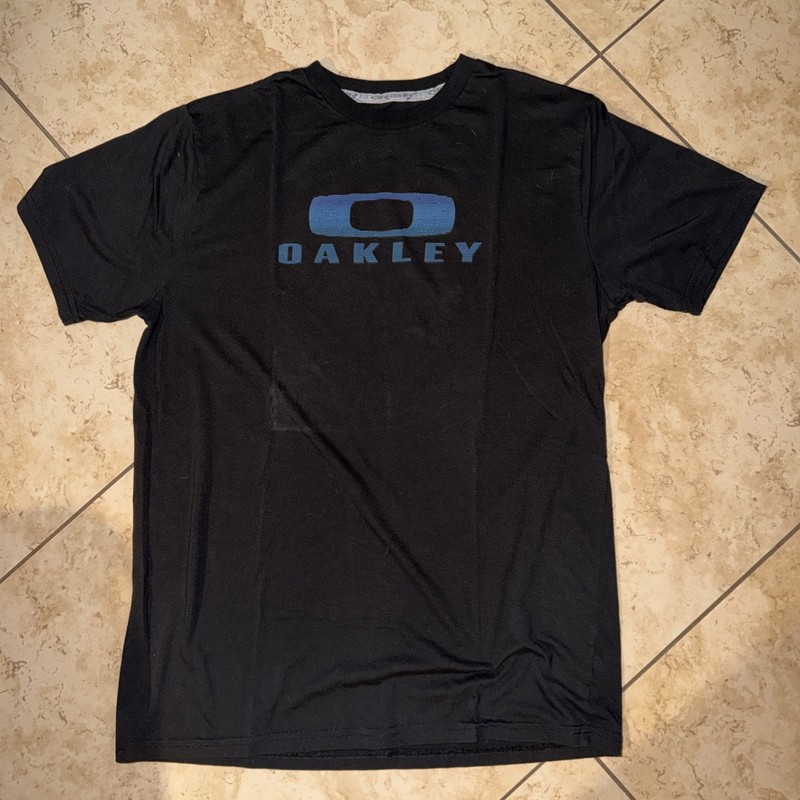 OAKLEY HYDROLIX Black Blue Men’s T-shirt Tee Shirt Size LARGE Great Condition