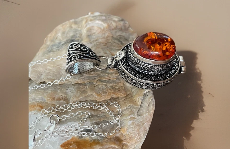 Collar Colgante Medallón Ámbar Báltico Estilo Vintage - Chapado en Plata 925 - Nuevo Foto 2 de 4