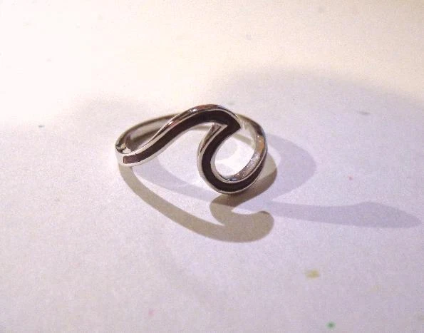 ANILLO OLA OCÉANO ROMPIENDO MADERA KOA HAWAIANO CON INCRUSTACIONES DE PLATA 925 RODIO 20 MM 5-10 Foto 4 de 4