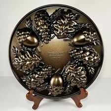 Nordic ware Woodland Cakelets 12” Cake Pan 2.25 Cups /0.53 Liters