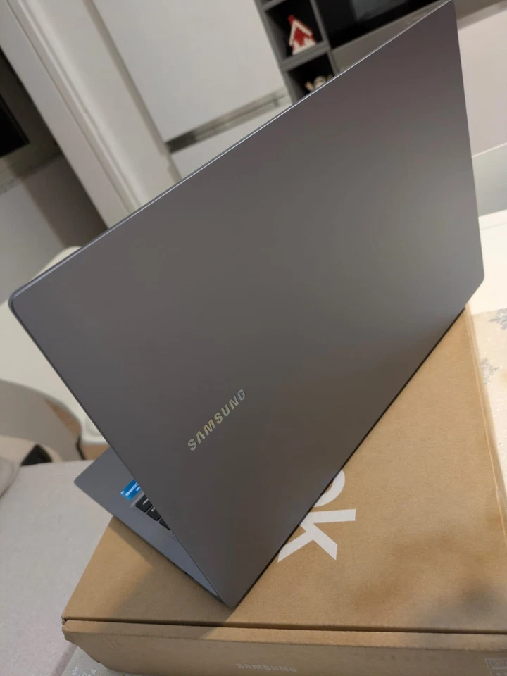 Samsung Galaxy Book4 15.6 i3-1315U 8GB RAM 256GB SSD Windows 11 Home - Immagine 2 di 4