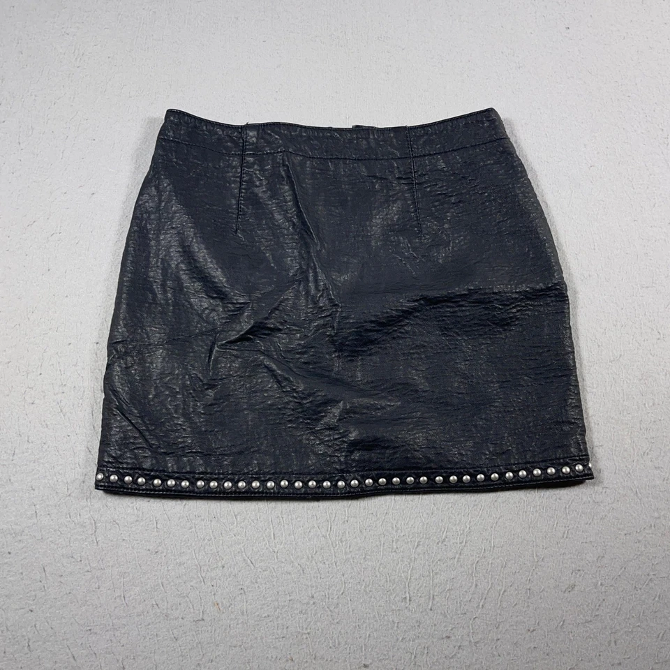 Minifalda de colección American Eagle talla 2 imitación cuero tachonada floral bordada Y2K Foto 2 de 4