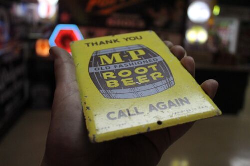 RARE 1950s CALL AGAIN M-P ROOT BEER STAMPED PAINTED METAL DOOR SIGN SODA POP 7UP - Picture 11 of 15