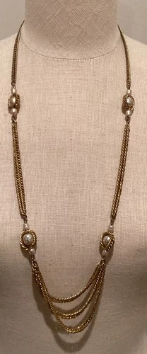 Vintage Signed MIRIAM HASKELL Gold Tone And Baroque Pearl Necklace