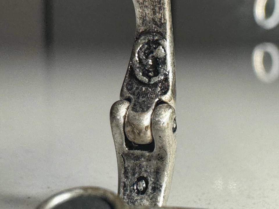 Nuevo potenciador colgante lágrima de peltre en relieve grande Premier Designs Foto 4 de 4