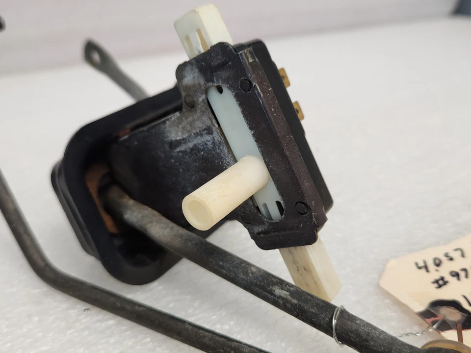 OEM 1967 1968 1969 PONTIAC M40 TRANSMISIÓN DOWNSHIFT CONTROL INTERRUPTOR DE RETROCESO ASIA Foto 3 de 4