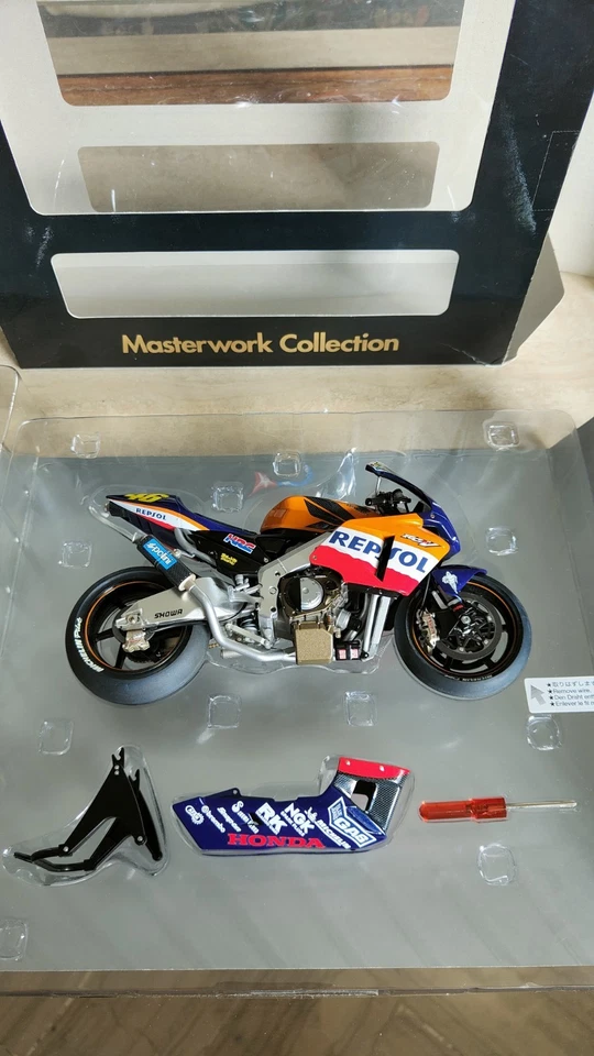 Tamiya Masterwork Collection 1/12 Honda Rc211v Rossi 2002 Item 21001 - Immagine 4 di 4