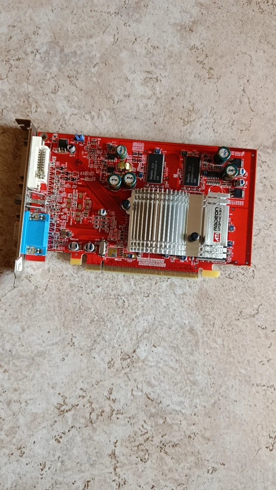 Gigabyte GA-8I915PM mATX PC Mainboard Socket 775 + 512M RAM + CPU + VGA + DVD - Immagine 3 di 4