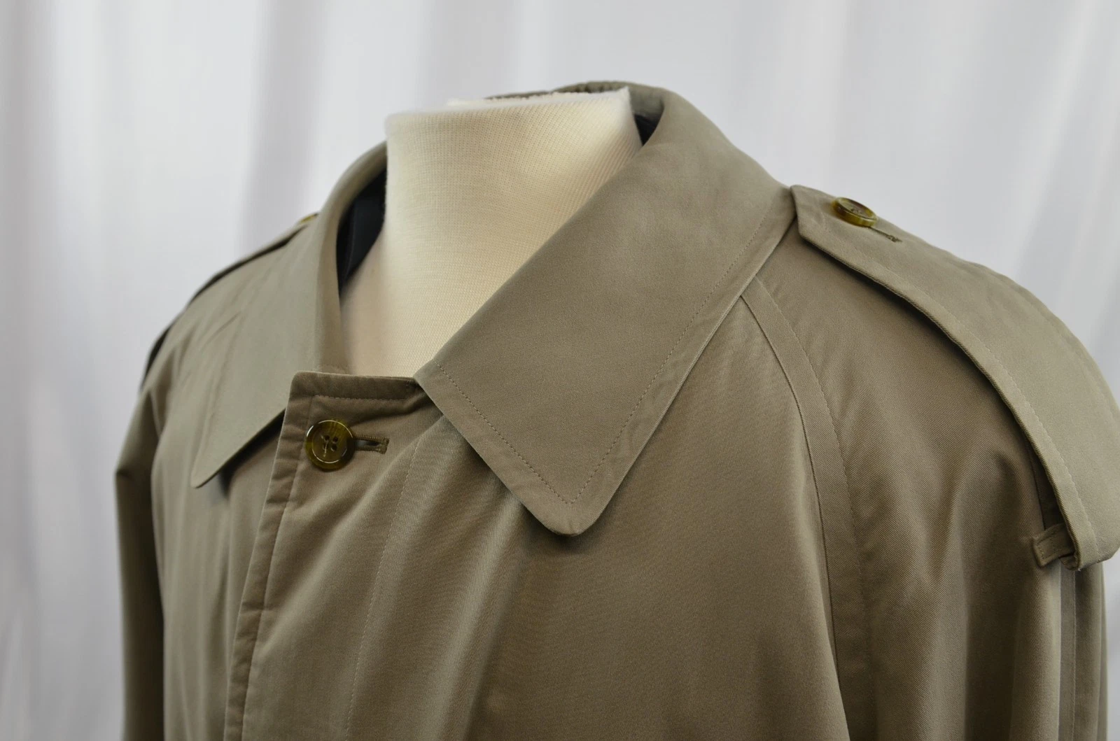 Cappotto trench uomo Burberrys taglia 42 lunga carriera classico soprabito kaki con bottoni