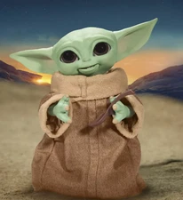 Galactic Snackin' Grogu Star Wars Mandalorian Anamatronic Toy Interactive Disney