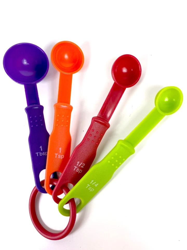 Juego de 8 tazas y cucharas medidoras de plástico codificadas por colores Farberware Foto 2 de 3