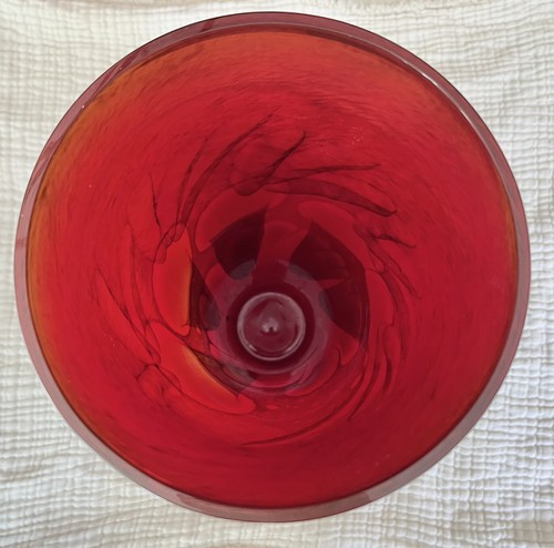 2004 Steven Main Art Glass Tall Vase Red Hand Blown Signed Dated 15” - Picture 4 of 7